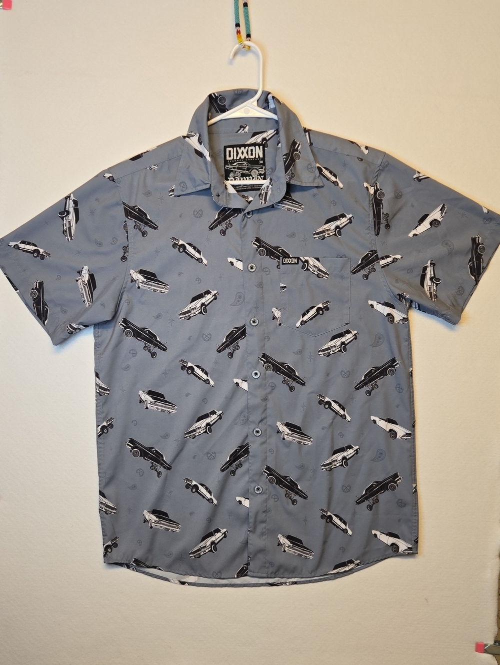 DIXXON Dippin' Gray Short-Sleeve Button-Up Casual Shirt with AOP Car Graphic